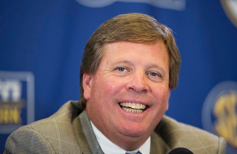 Illustration for article titled Jim McElwain Says That's Not Him Nude And Humping A Shark
